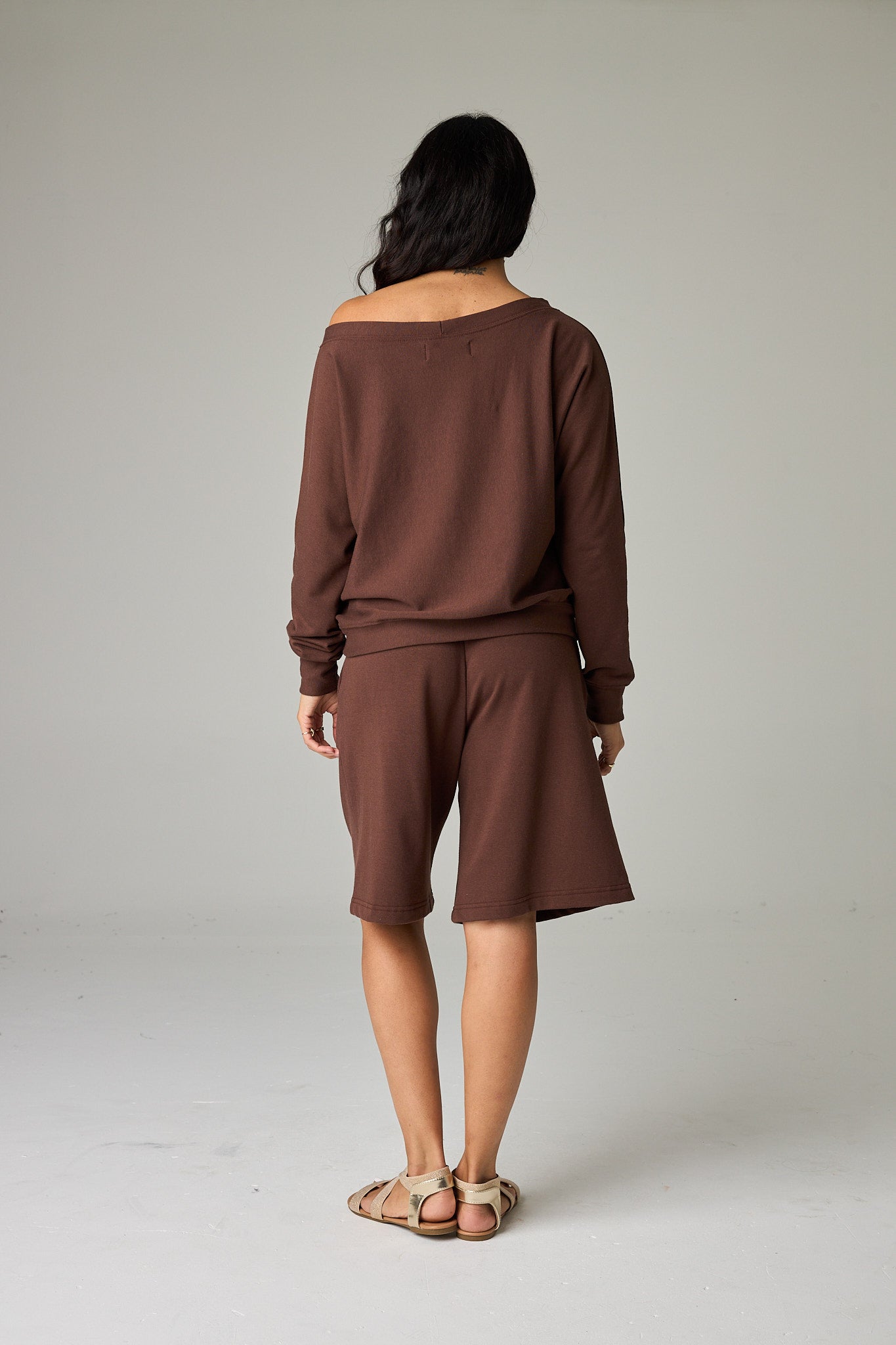 Earth Brown – Warm, earthy brown with depth