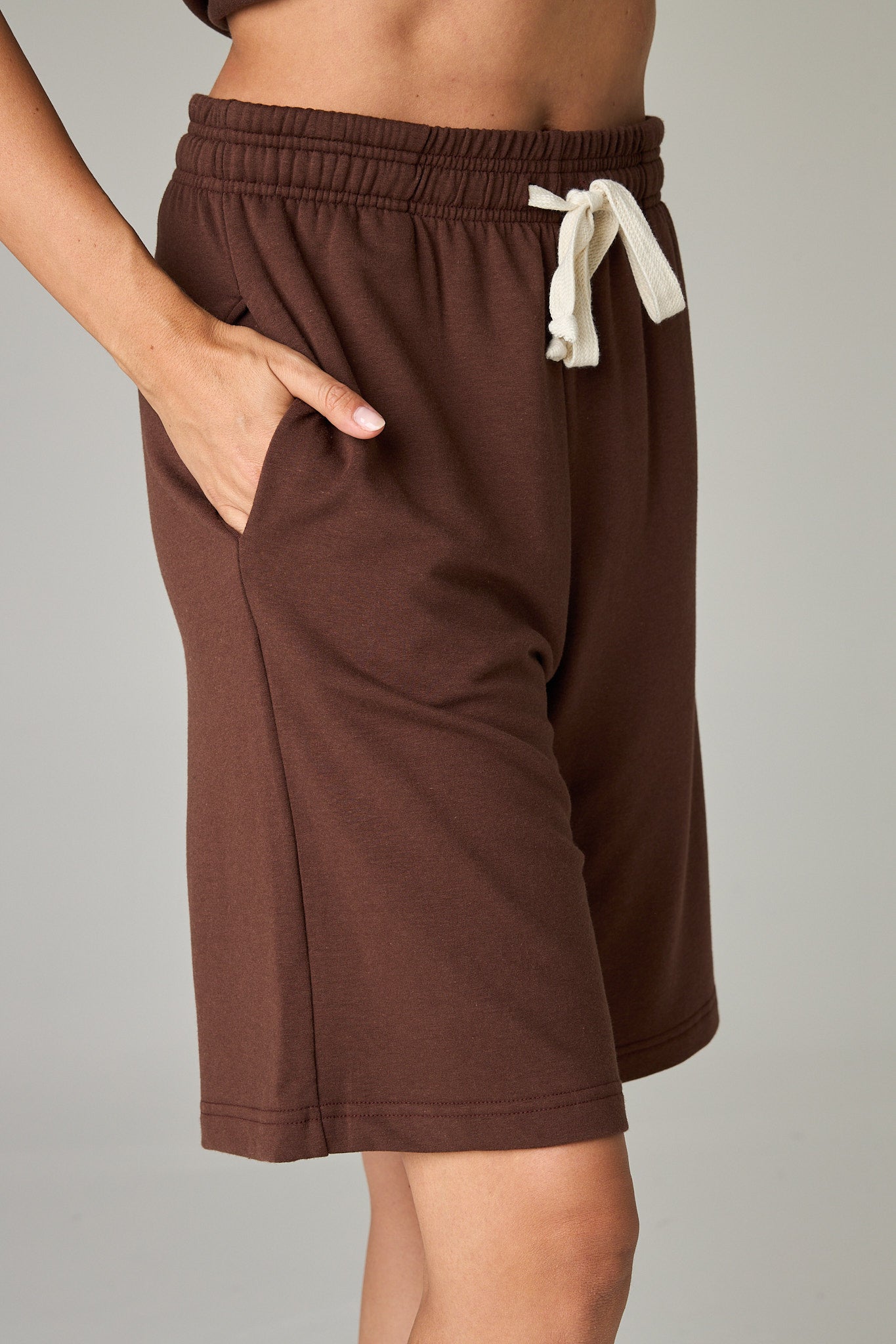 Earth Brown – Warm, earthy brown with depth