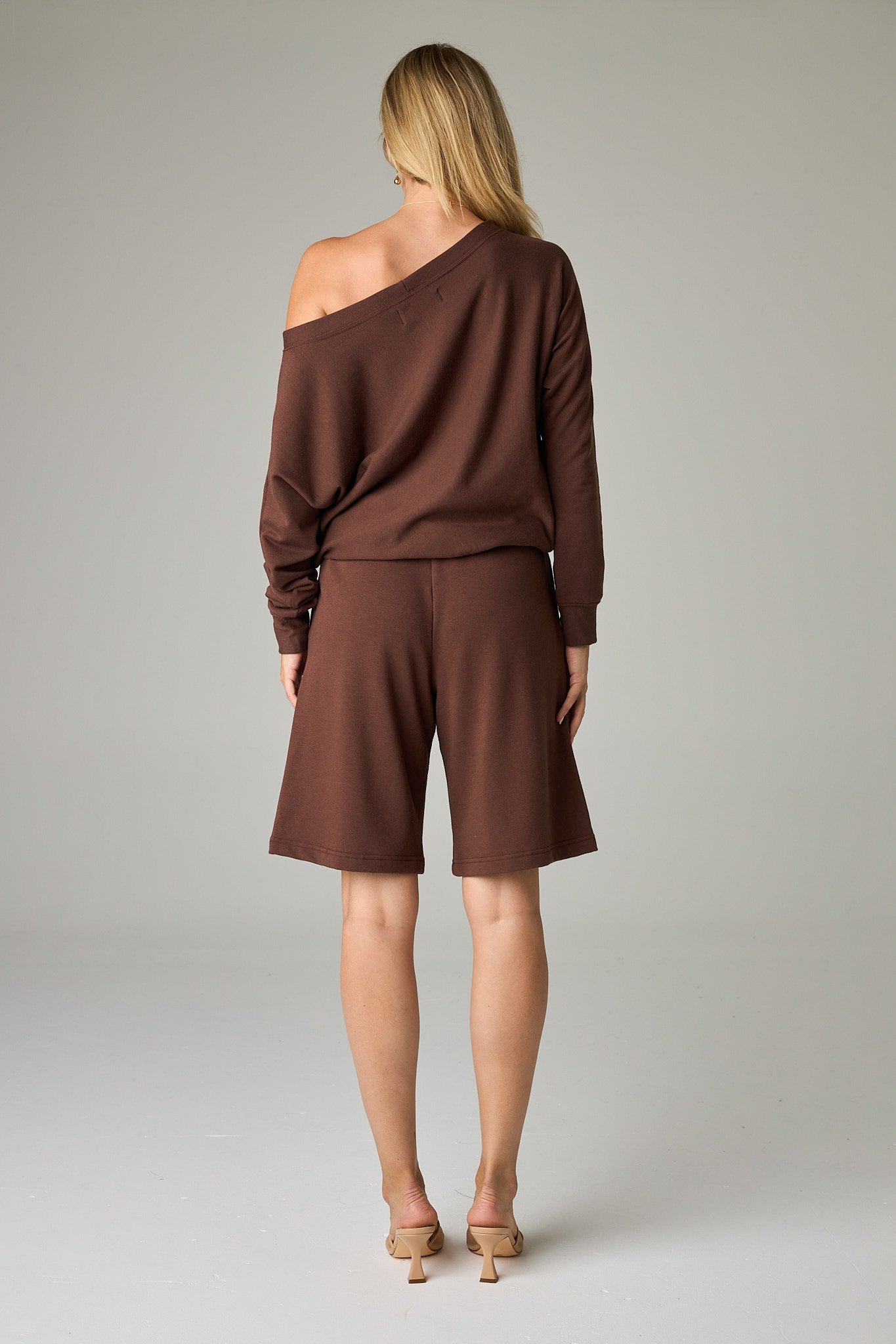 Earth Brown – Warm, earthy brown with depth