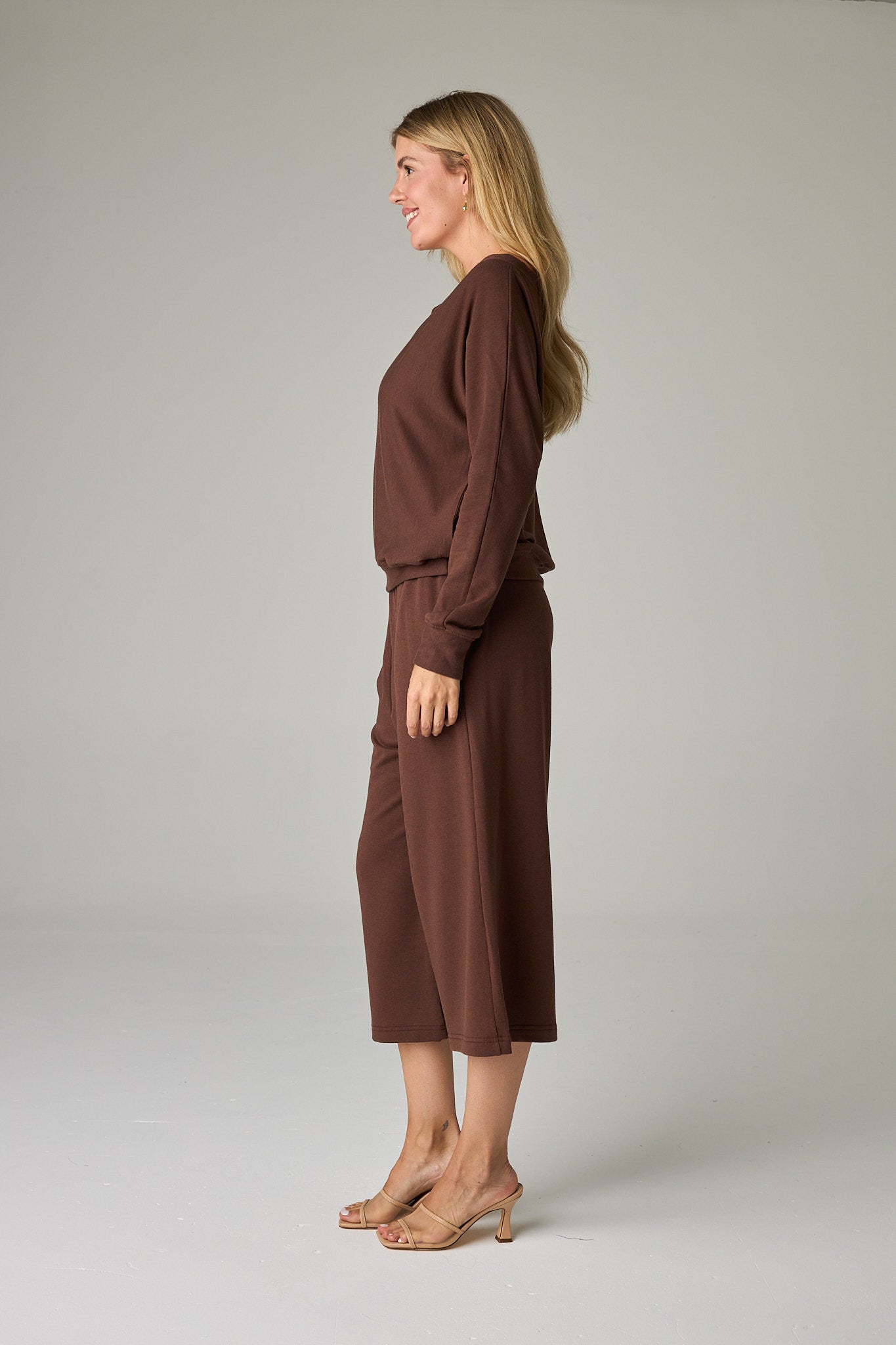 Earth Brown – Warm, earthy brown with depth