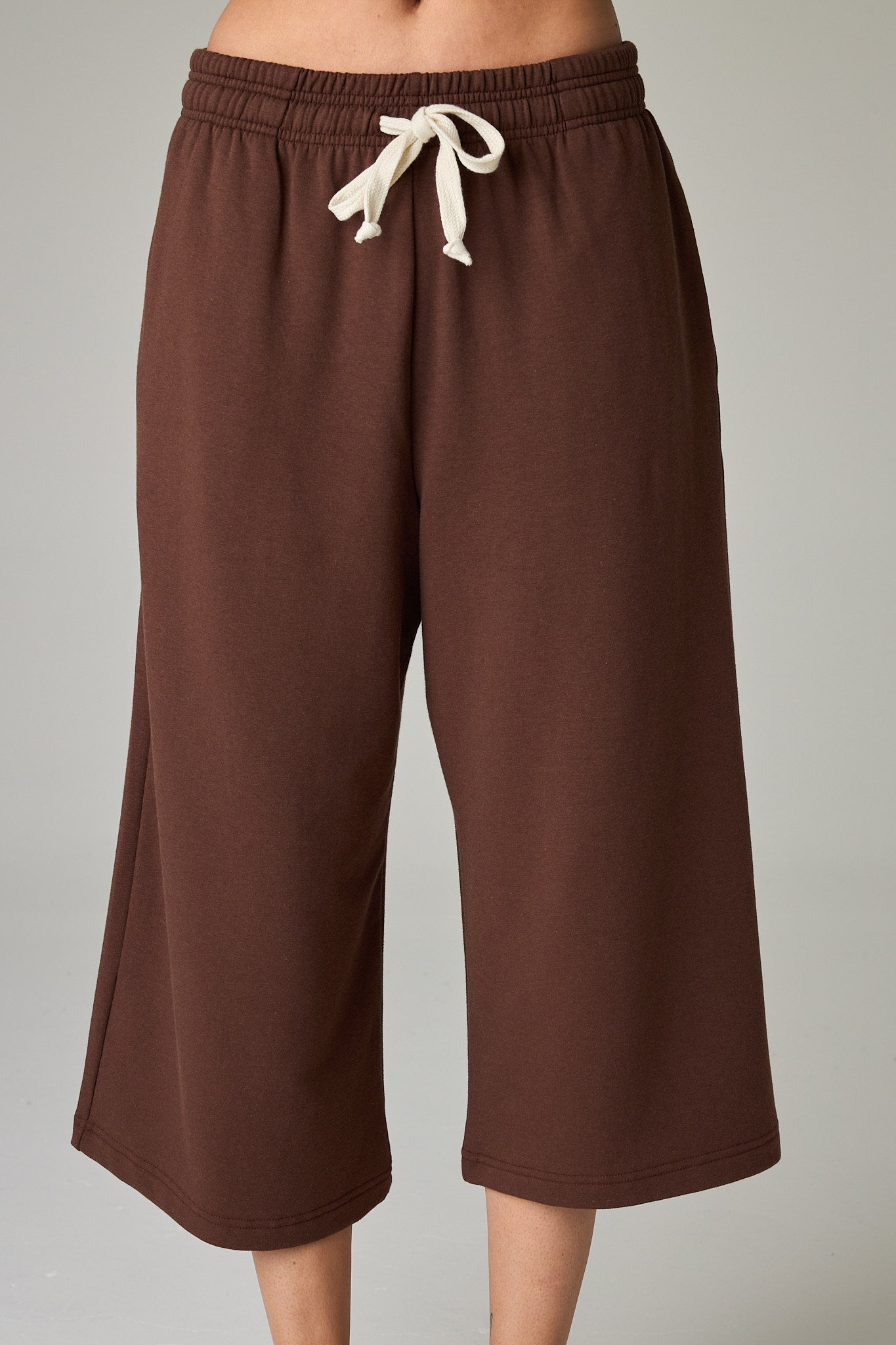 Earth Brown – Warm, earthy brown with depth