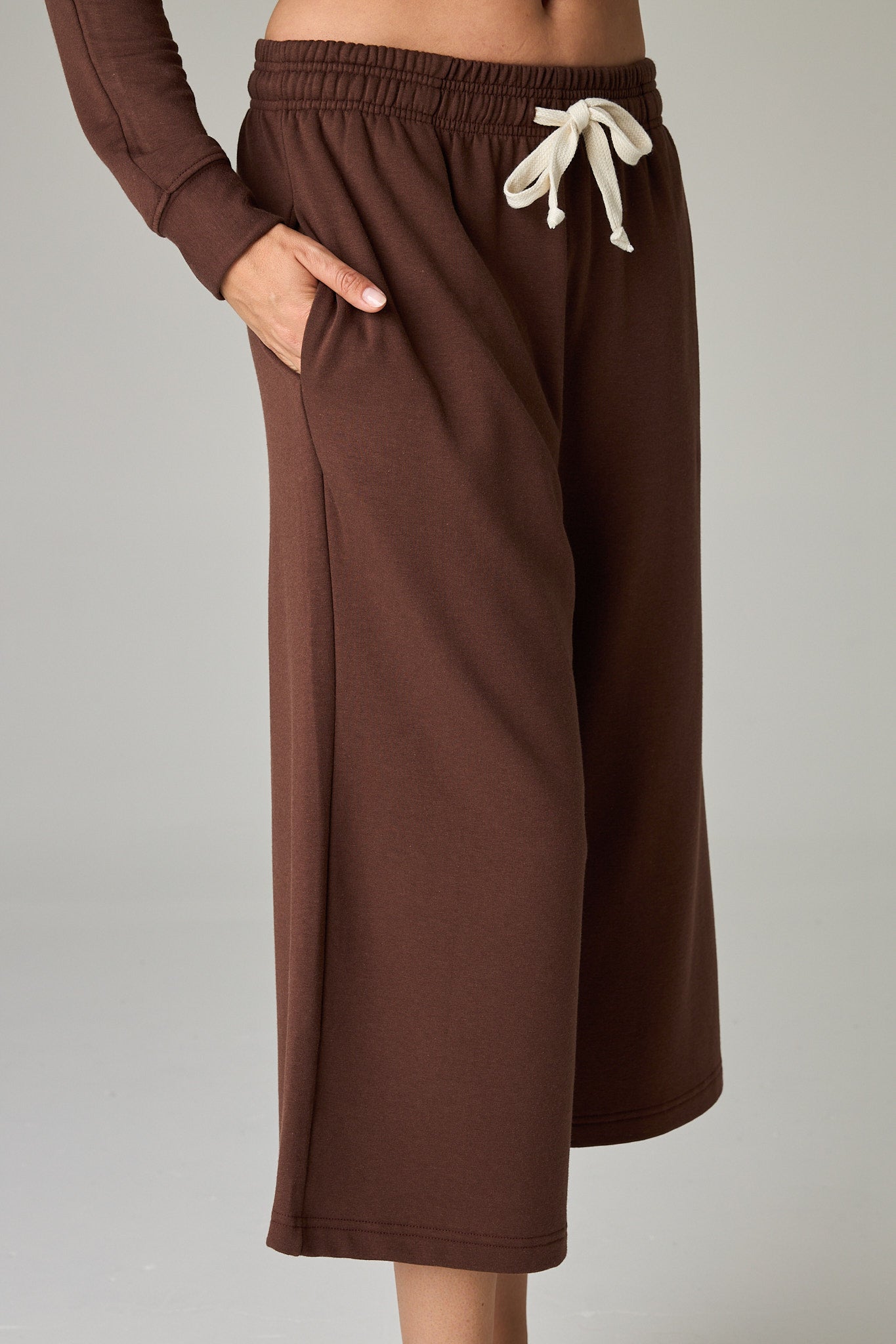 Earth Brown – Warm, earthy brown with depth