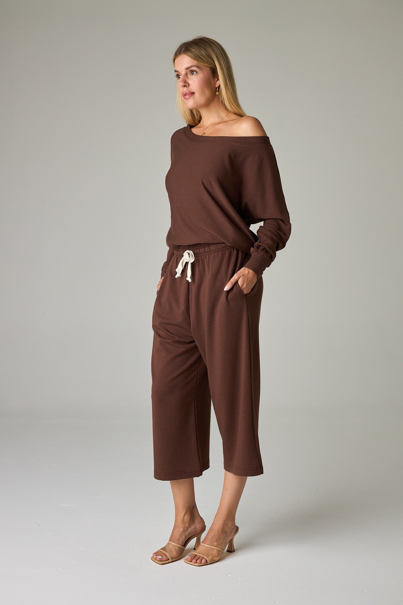 Earth Brown – Warm, earthy brown with depth