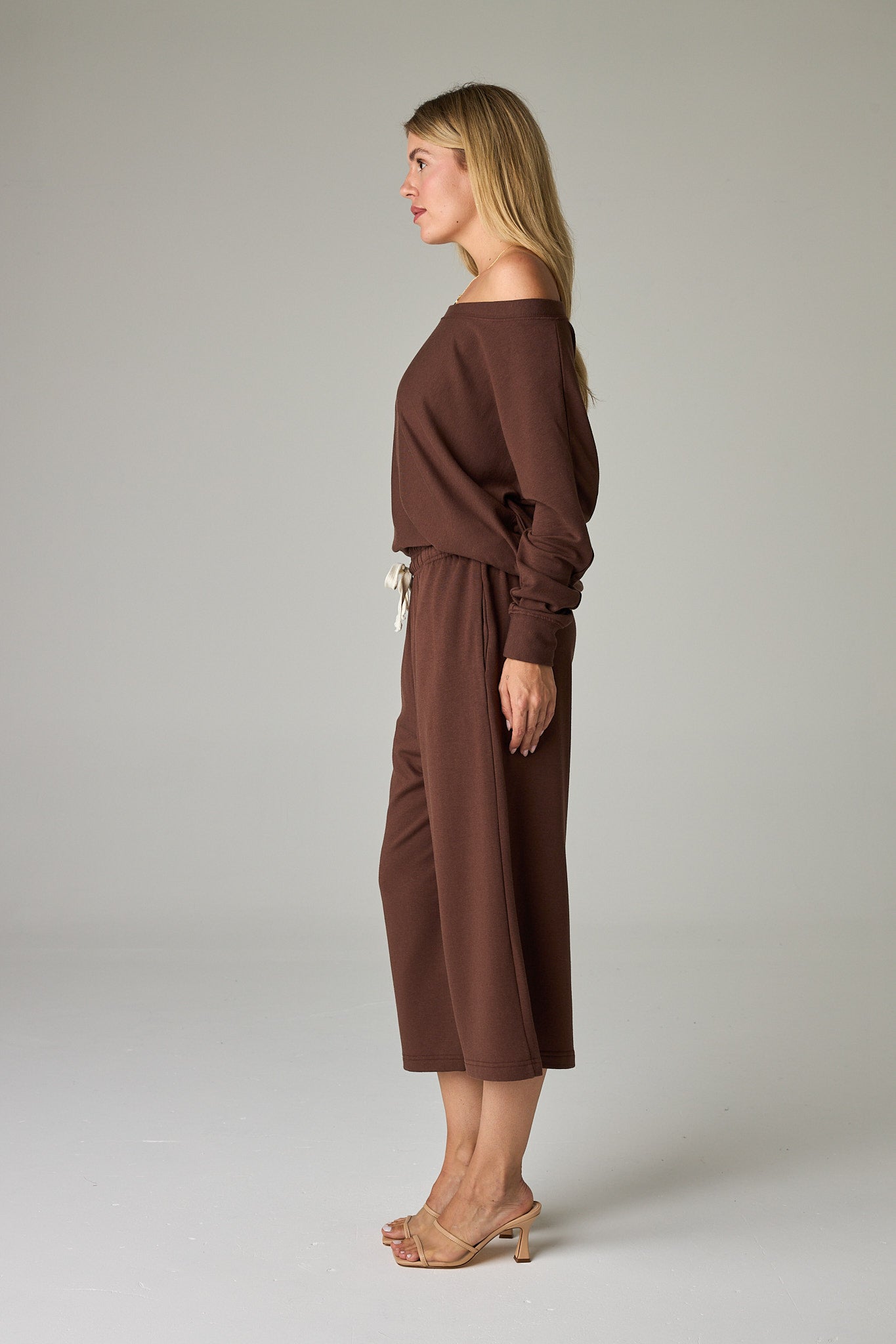 Earth Brown – Warm, earthy brown with depth