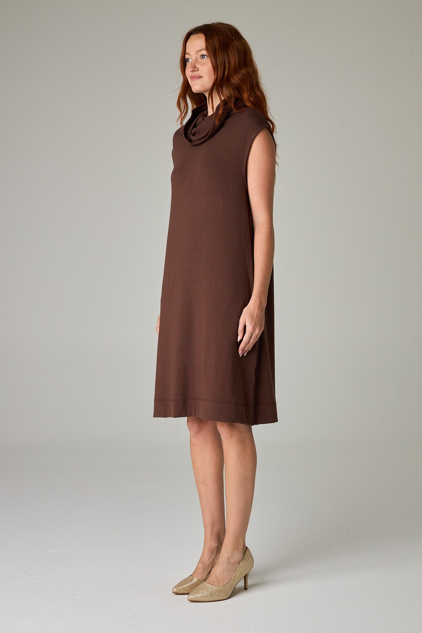 Earth Brown – Warm, earthy brown with depth