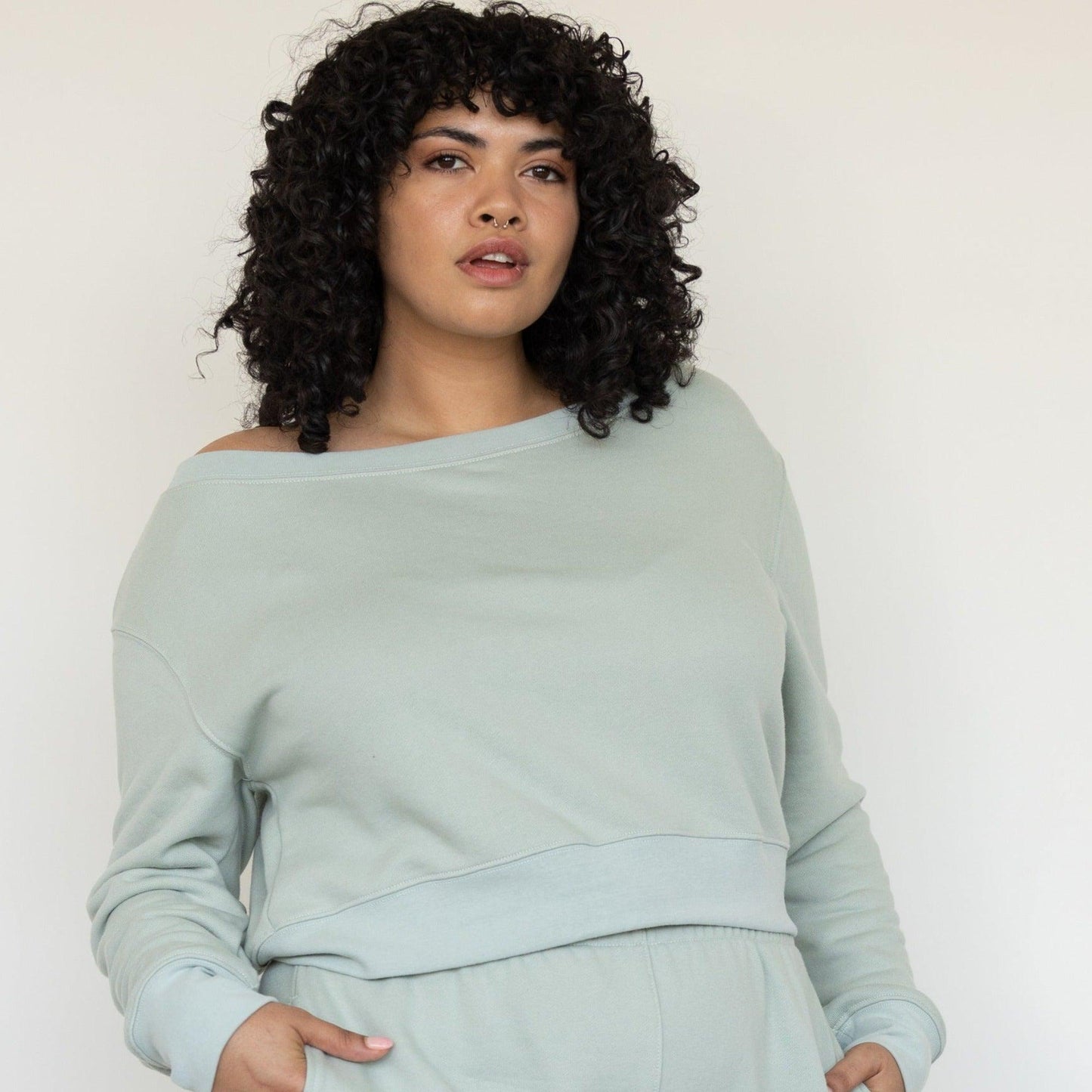 Untamed Off-Shoulder Cropped Sweatshirt - eavolu