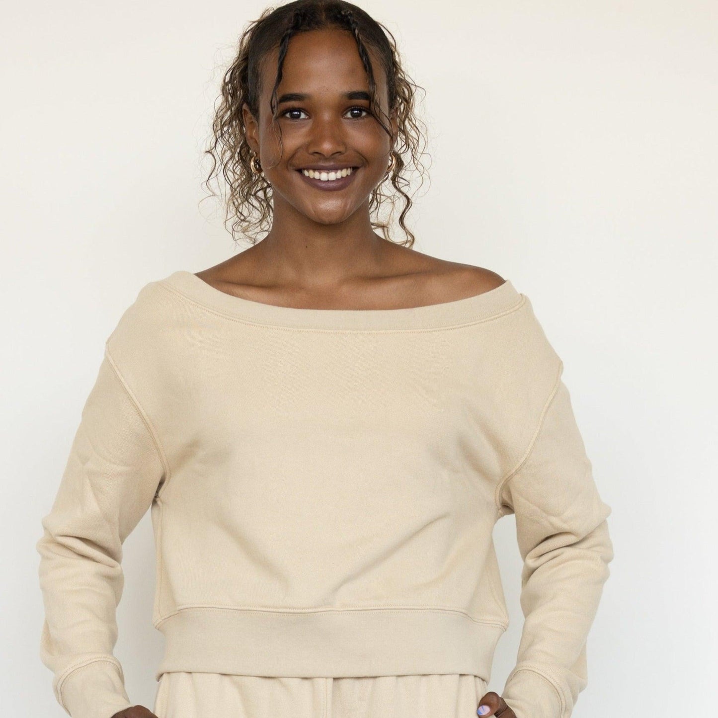 Untamed Off-Shoulder Cropped Sweatshirt - eavolu
