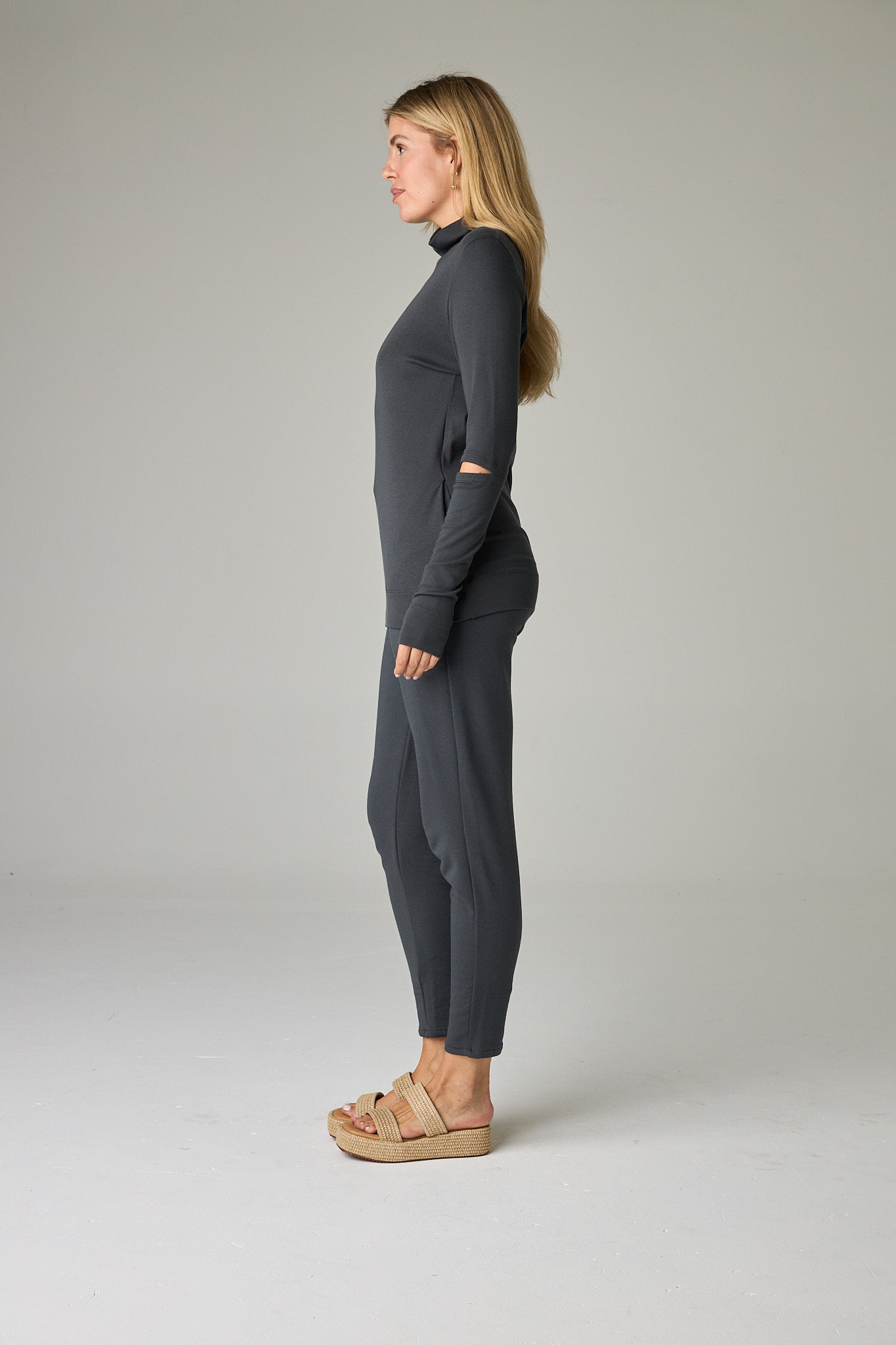 Slate – Cool, versatile grey