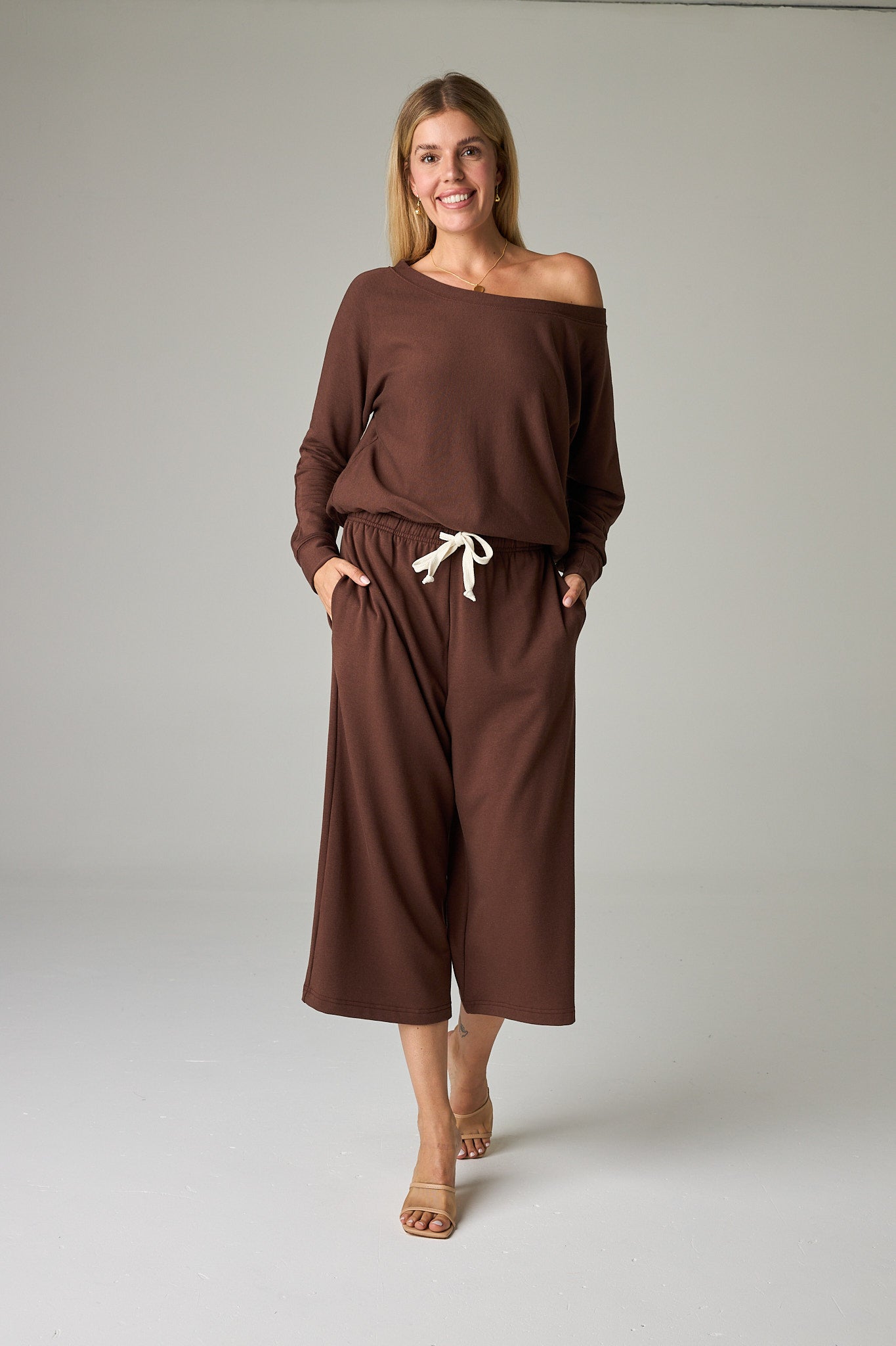 Earth Brown – Warm, earthy brown with depth