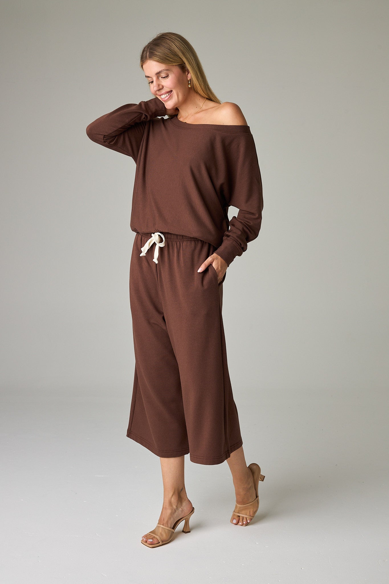 Earth Brown – Warm, earthy brown with depth