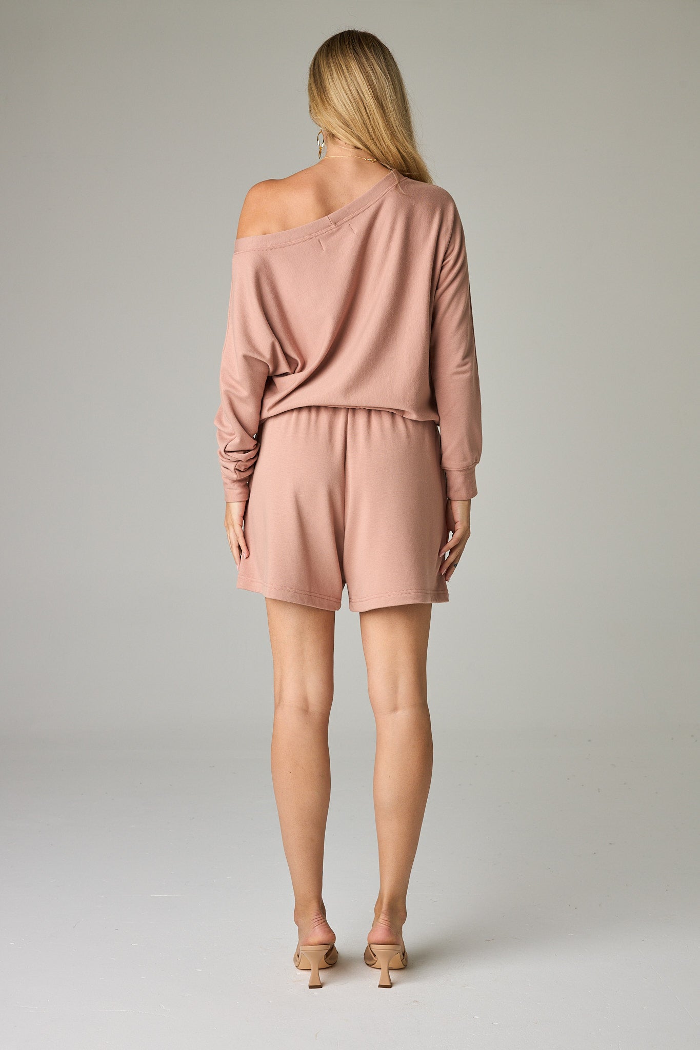 Desert Sand – Sophisticated pinkish tan