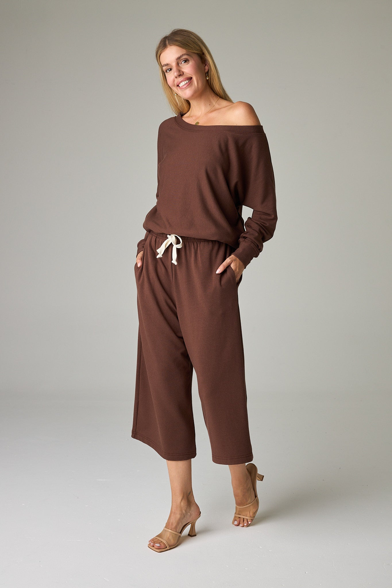 Earth Brown – Warm, earthy brown with depth