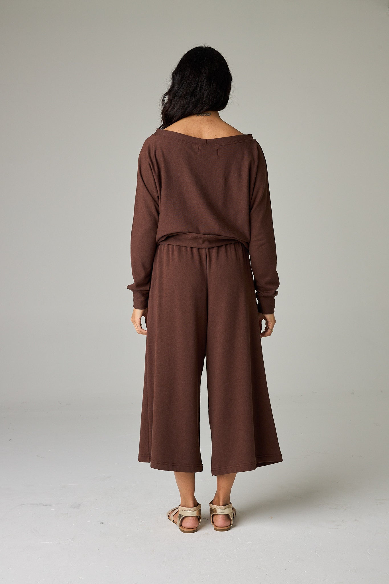 Earth Brown – Warm, earthy brown with depth