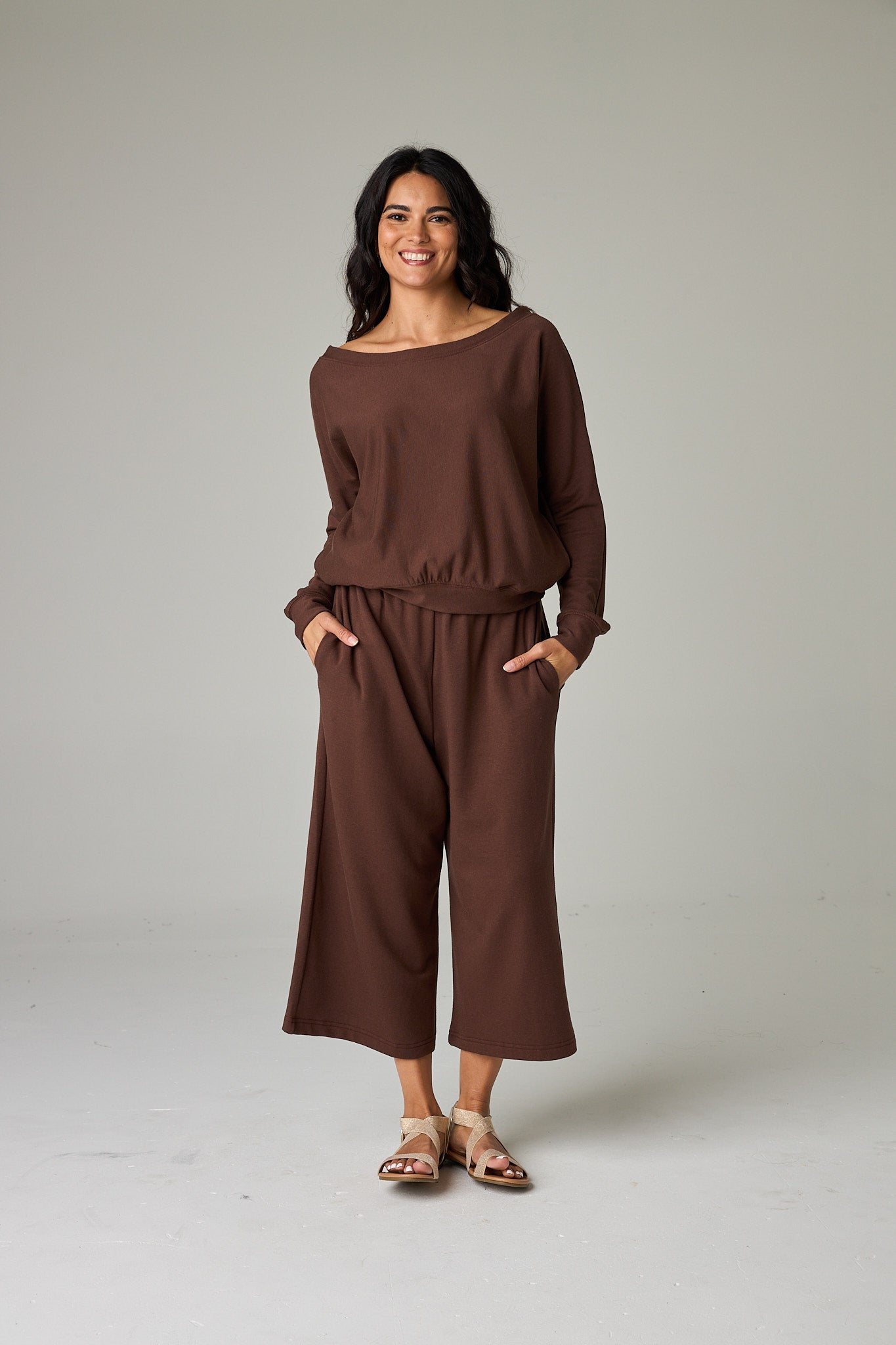 Earth Brown – Warm, earthy brown with depth