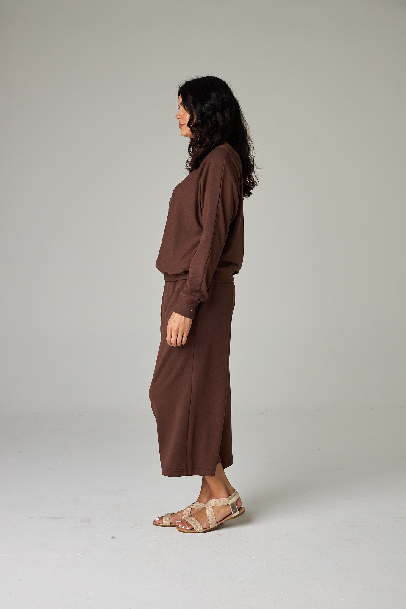 Earth Brown – Warm, earthy brown with depth