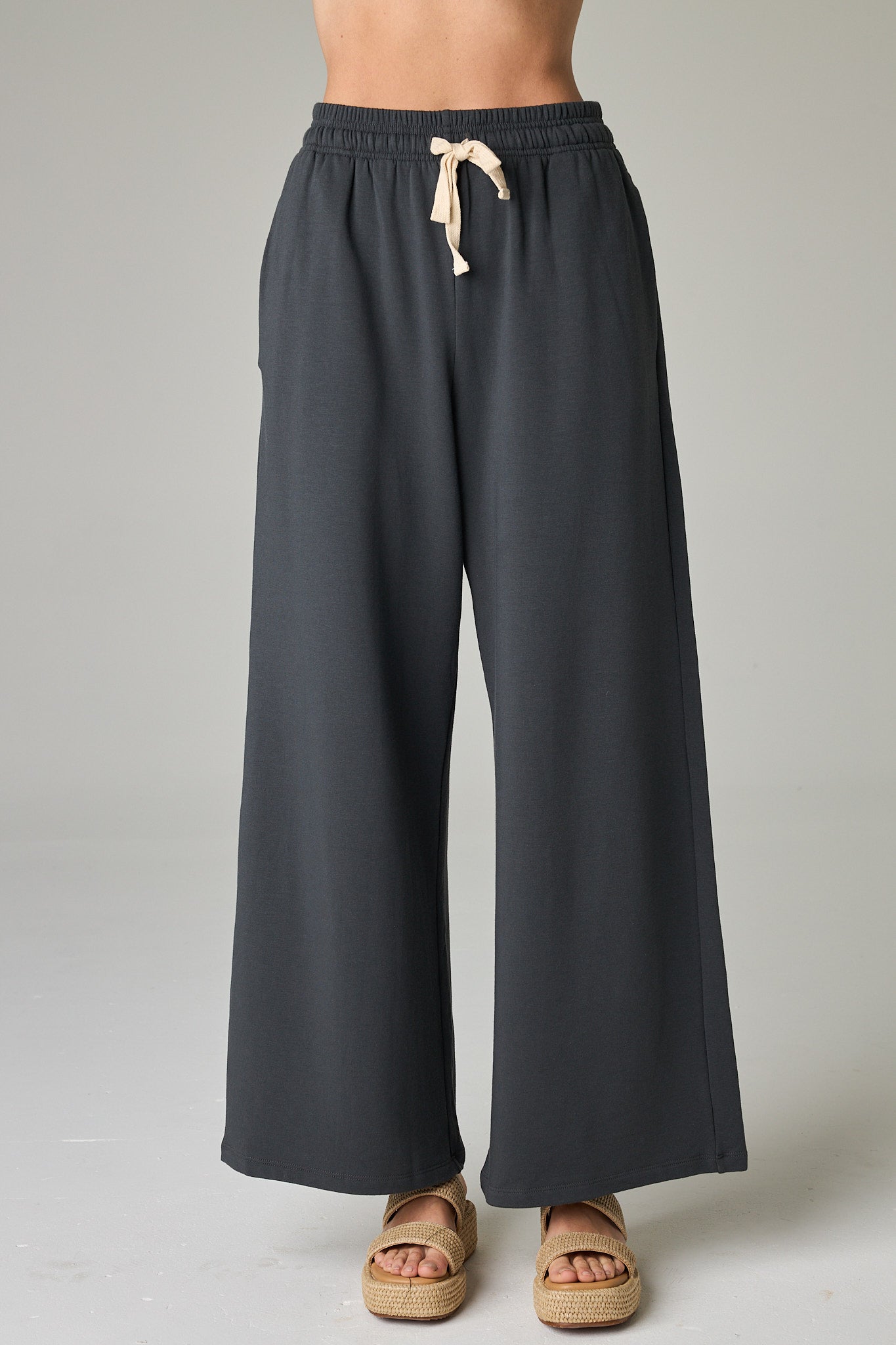 Slate – Cool, versatile grey