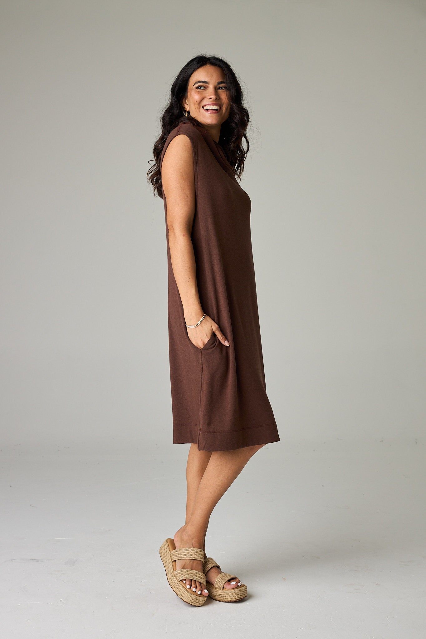 Earth Brown – Warm, earthy brown with depth